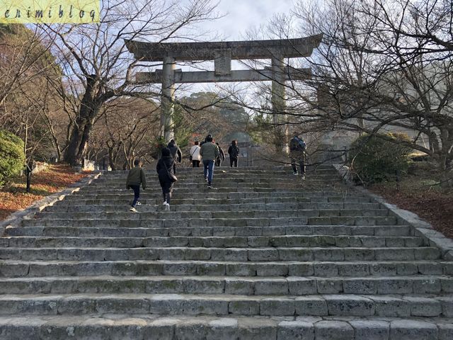 竈門神社の入口の階段と鳥居