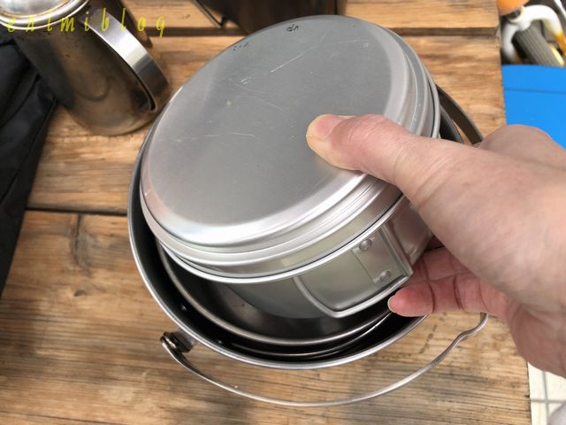鍋の中に食器を収納